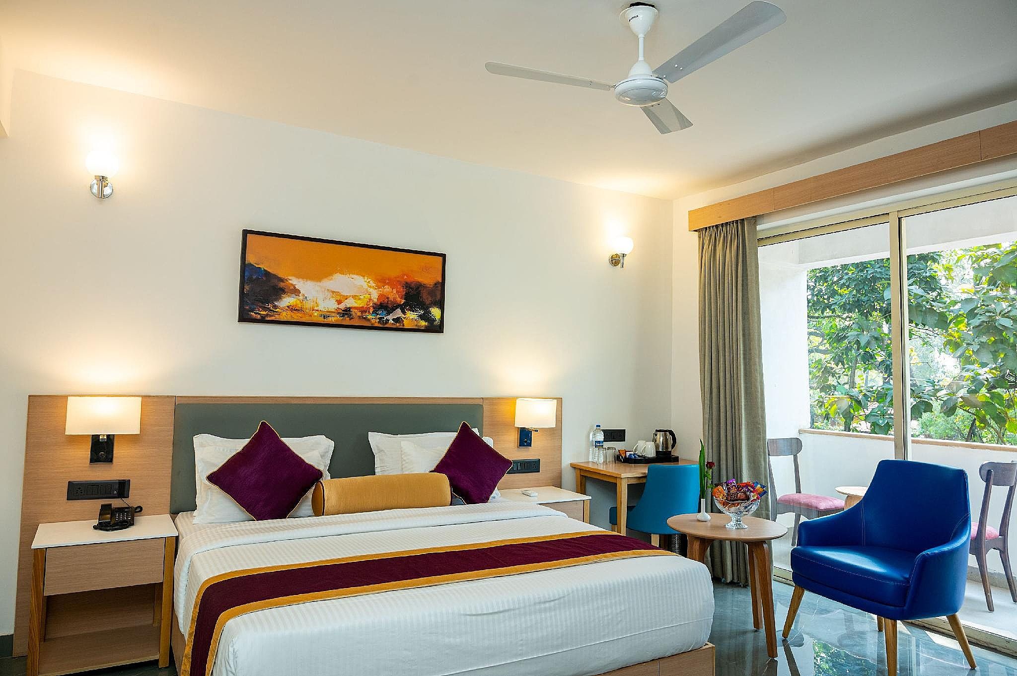 Deluxe Room with 1 Queen Bed and Balcony