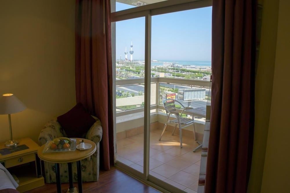 Le Royal Hotel Superior Room, 1 King Bed, Sea View 8