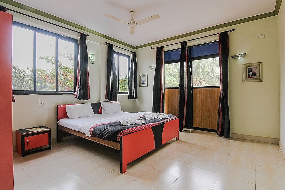 Classic Studio, 1 King Bed, Accessible, Balcony