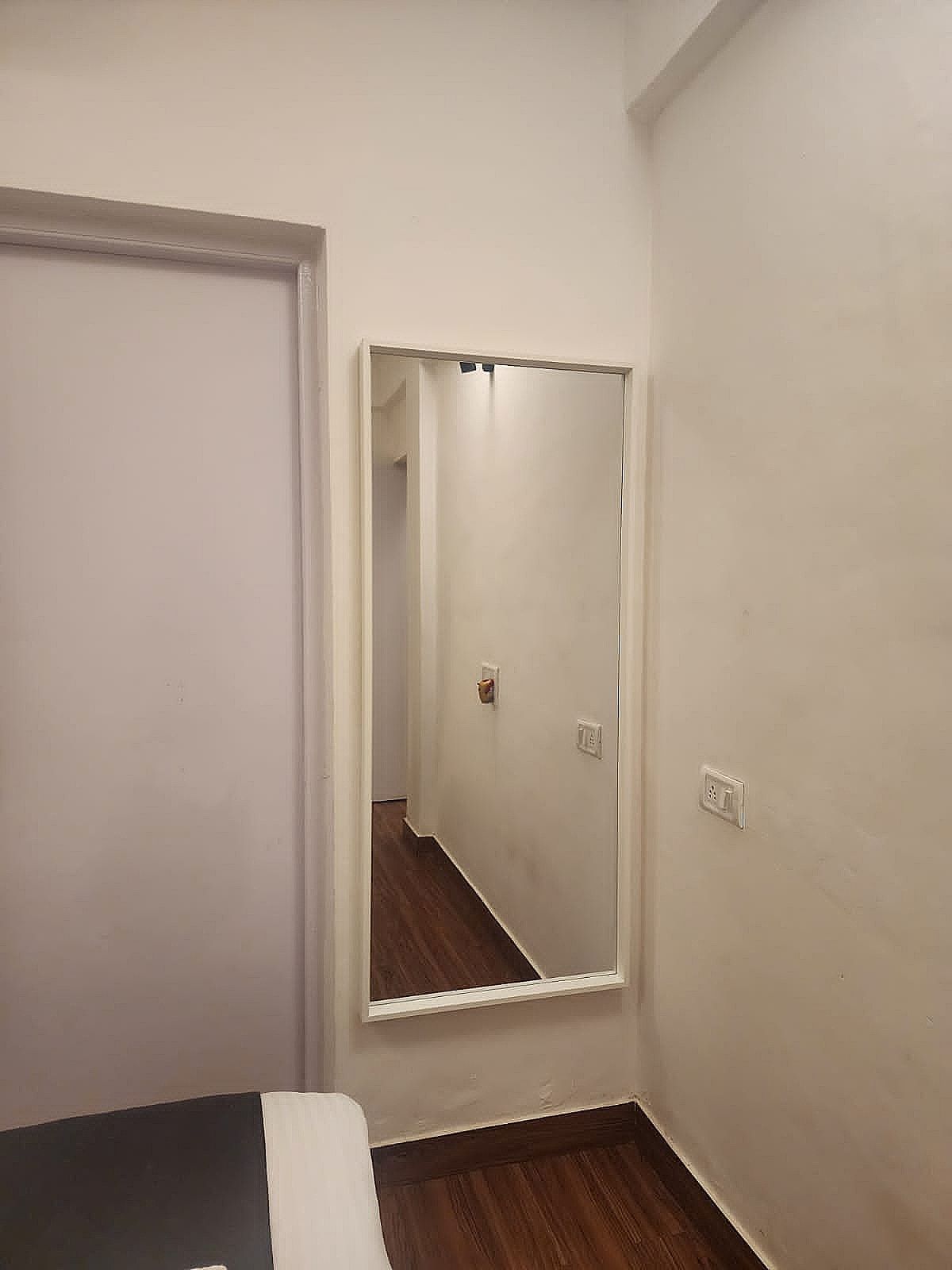 Side Image 2