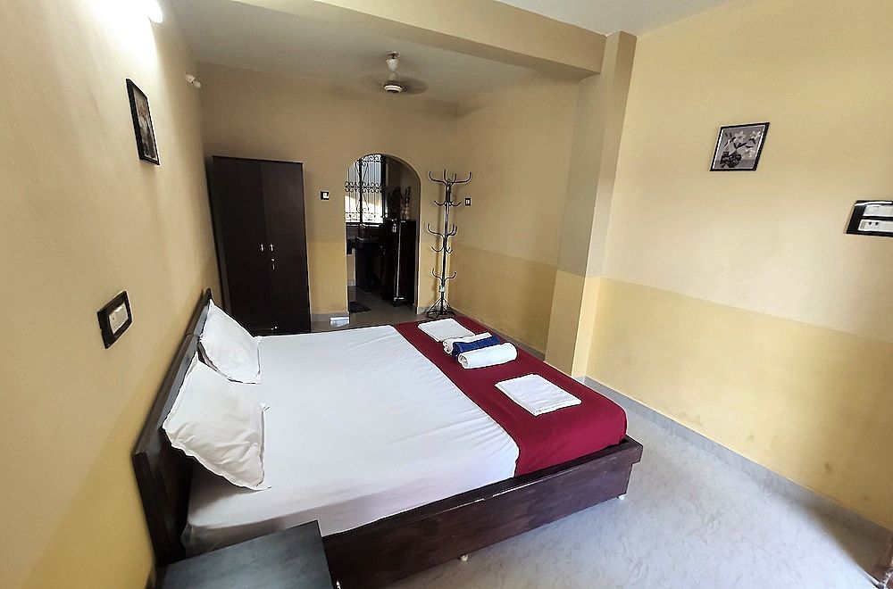 Regina Residency Double deluxe room with balcony 9