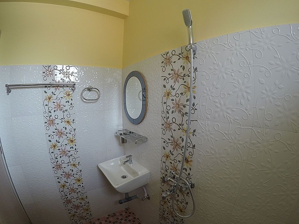 Regina Residency Double deluxe room with balcony 5