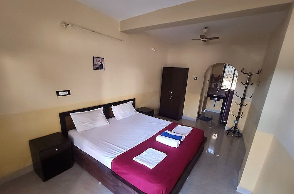 Regina Residency Double deluxe room with balcony 3