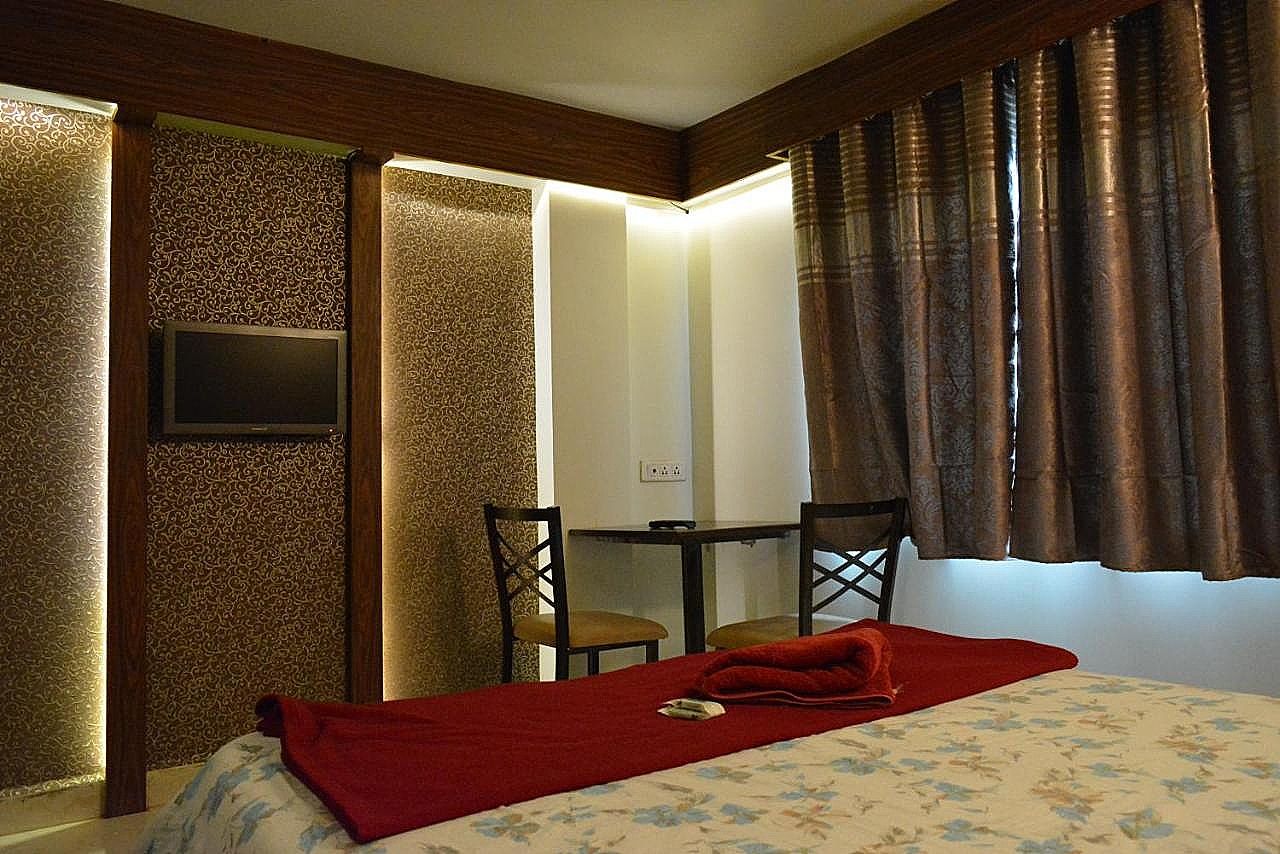 Roundcube Guest House Standard Room - No Balcony 11