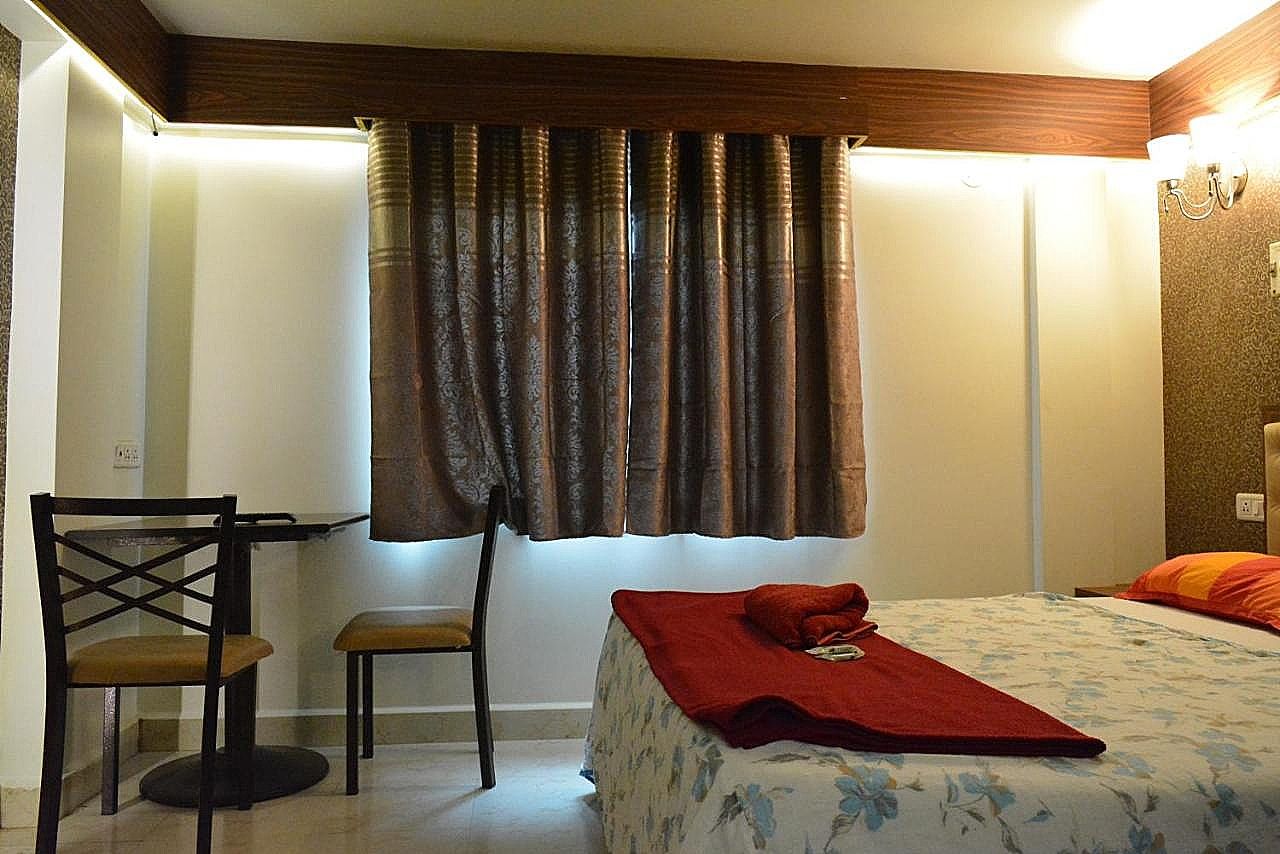 Roundcube Guest House Standard Room - No Balcony 6