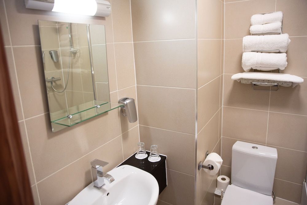 West County Hotel Standard Double Room 9