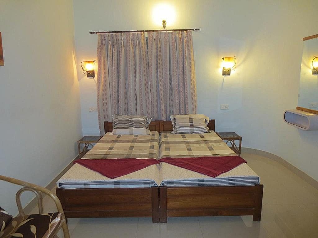 Sea Pearl Guesthouse Twin Room with Air-Conditioning - Upper Floor 3