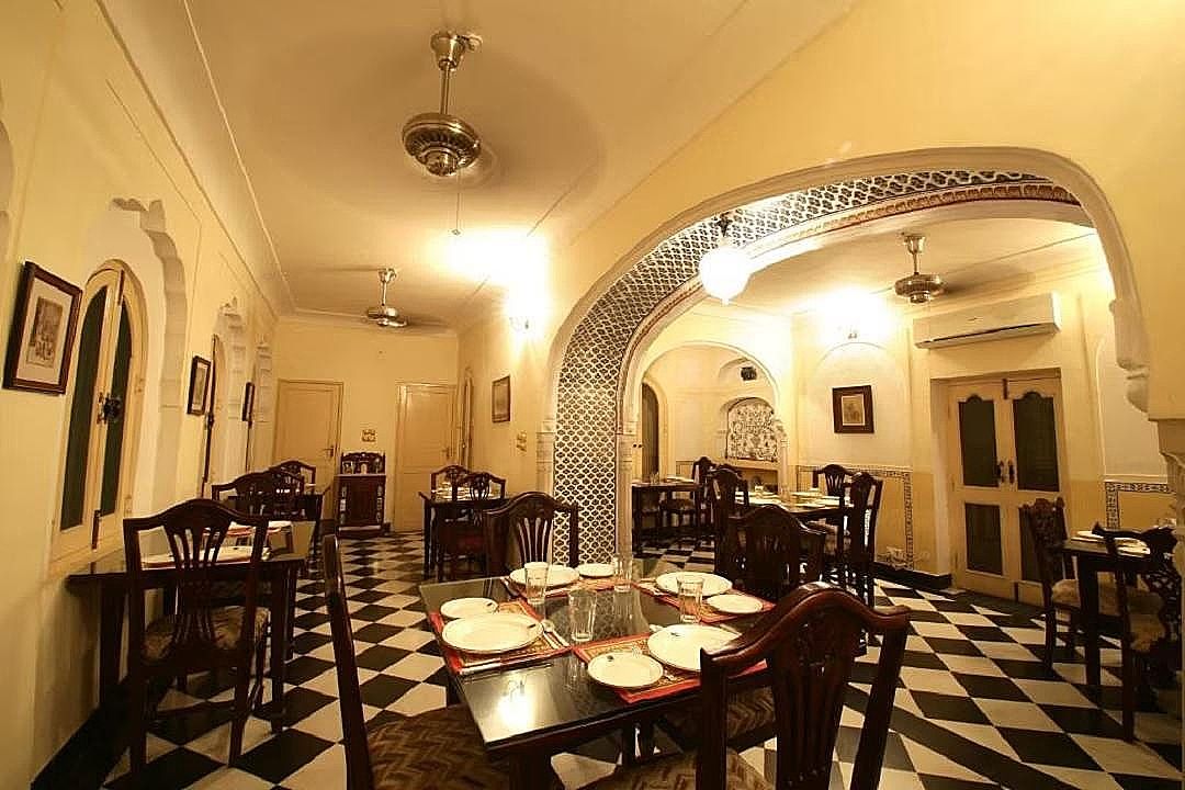 Food & Dining