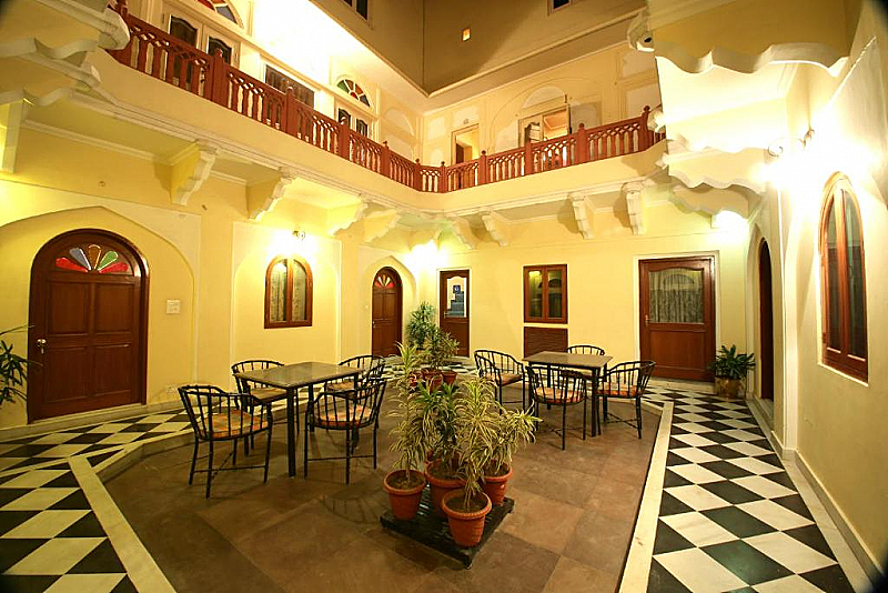 Food & Dining