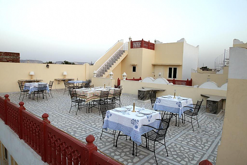 Food & Dining