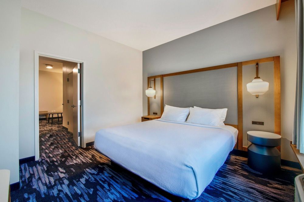 Suite, 1 King Bed with Sofa bed, Non Smoking