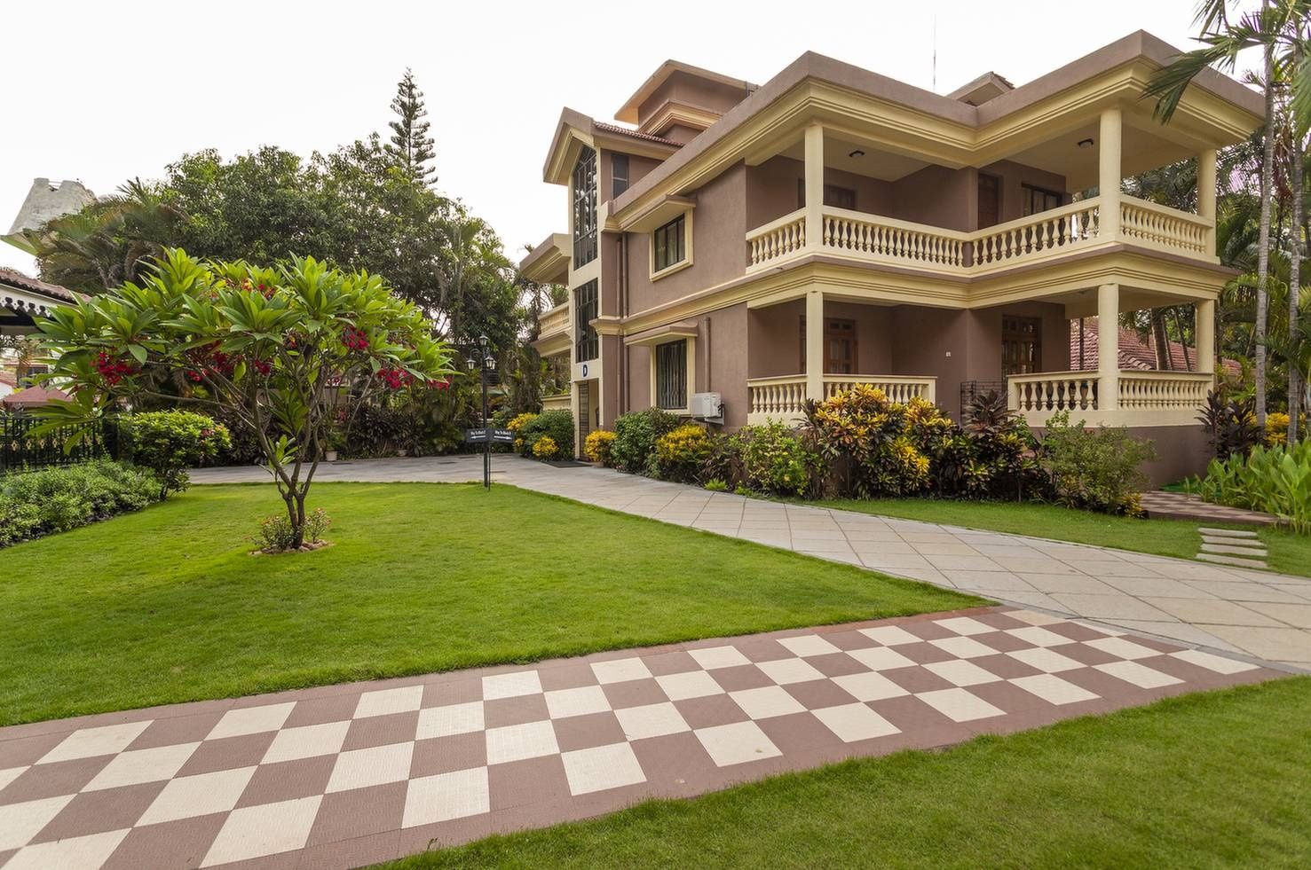 De Mandarin Beach Resort Suites and Villas