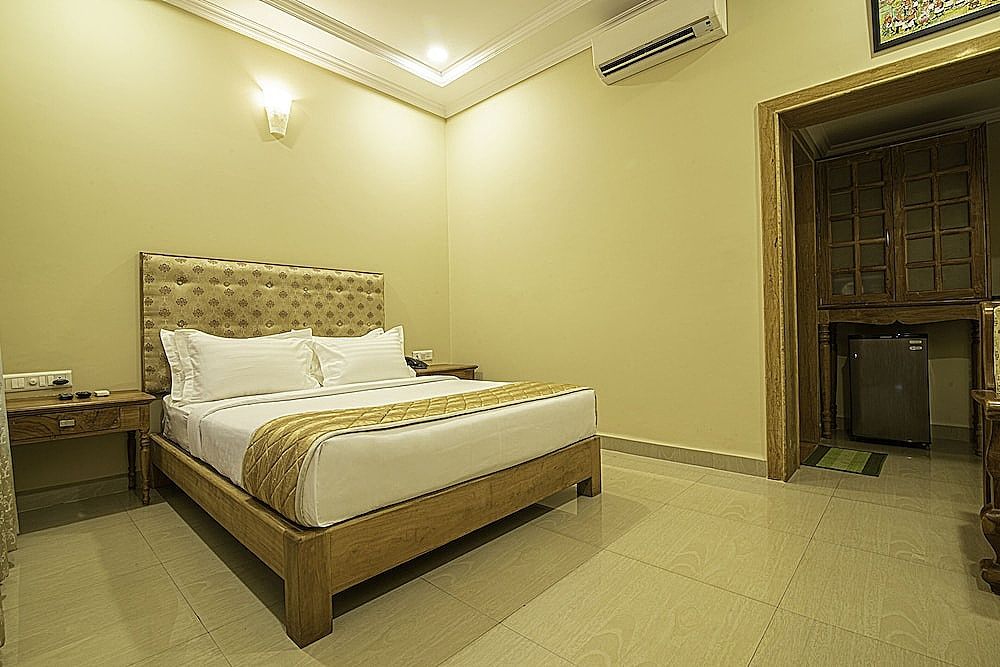 The Grand Leoney Resort Deluxe Room