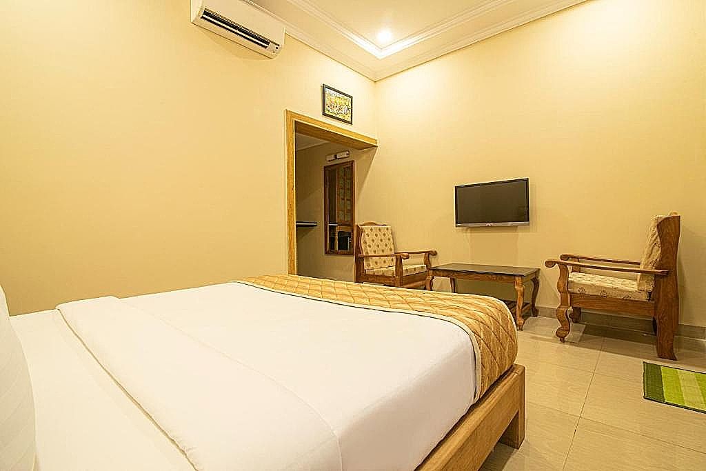 The Grand Leoney Resort Deluxe Room 4