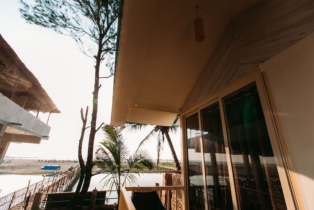 The Sunset Guest House Deluxe Cottage, 1 Bedroom, Beachside 6