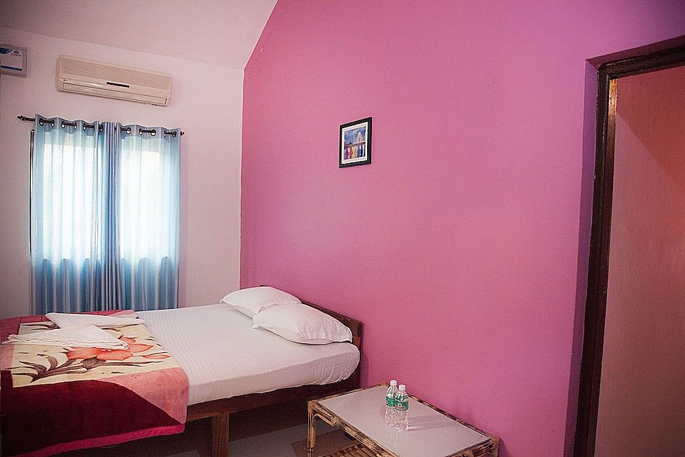 The Sunset Guest House Classic Double Room 4