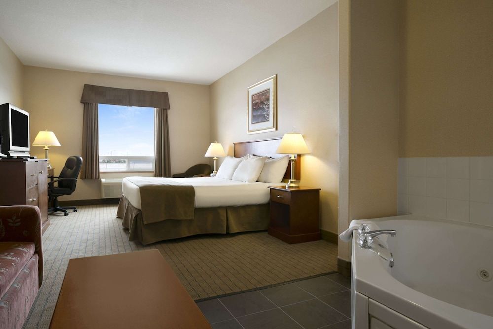 Suite, 1 King Bed, Non Smoking, Jetted Tub