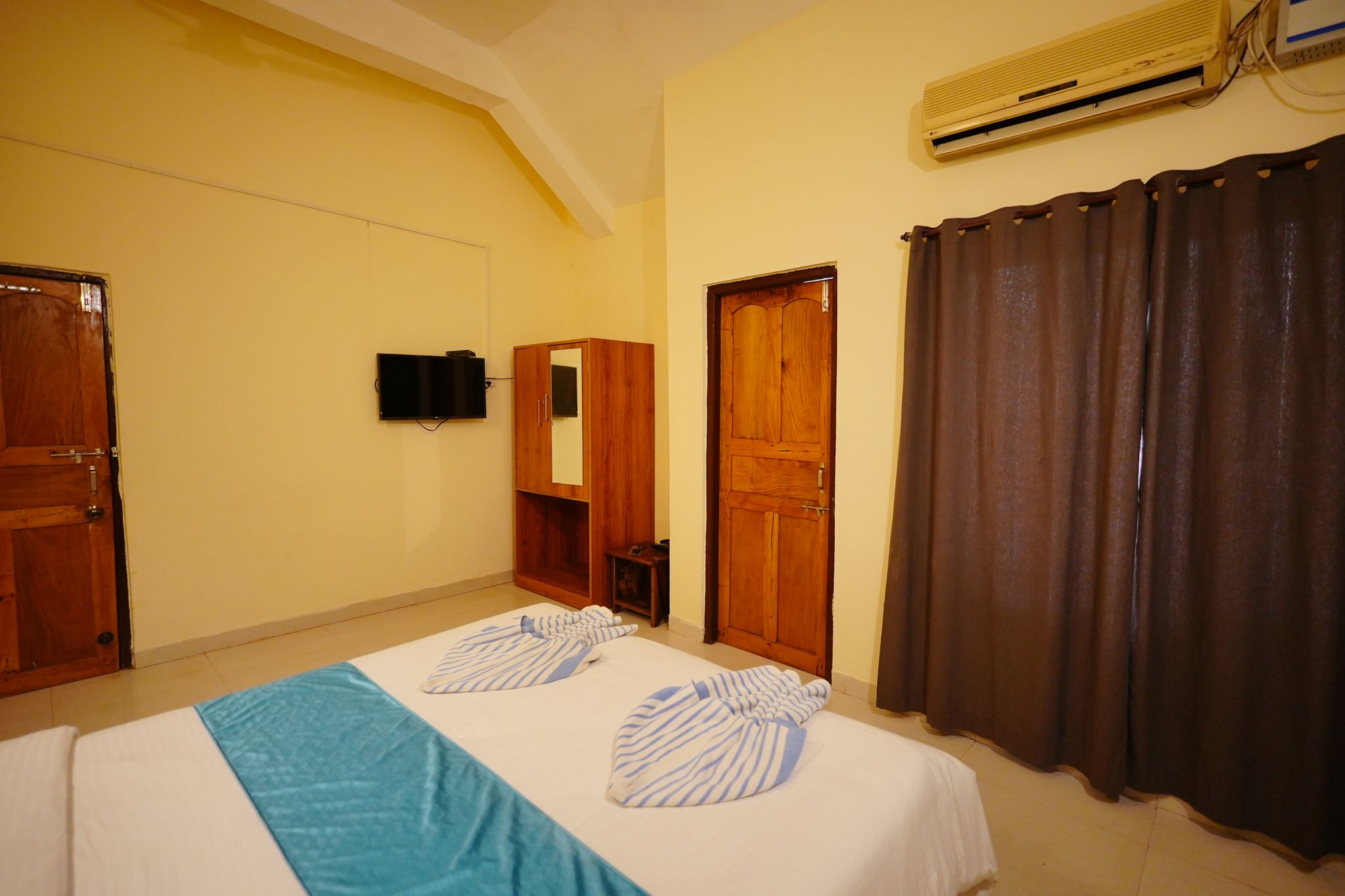 Sunset & Waves Resort Economy Double Room 2