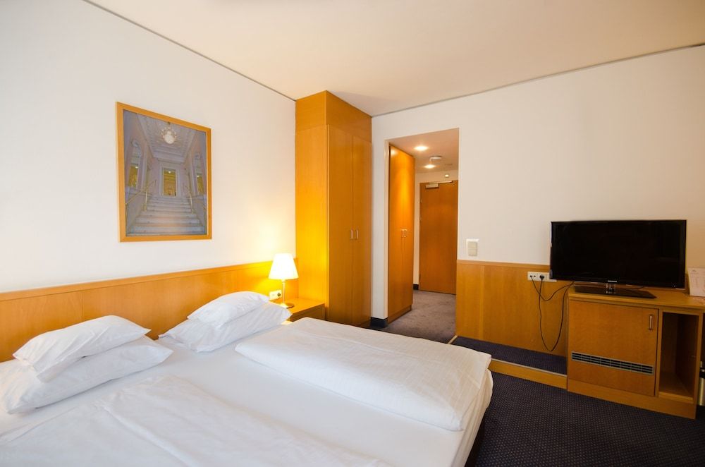 Hotel Strudlhof Double Room 3