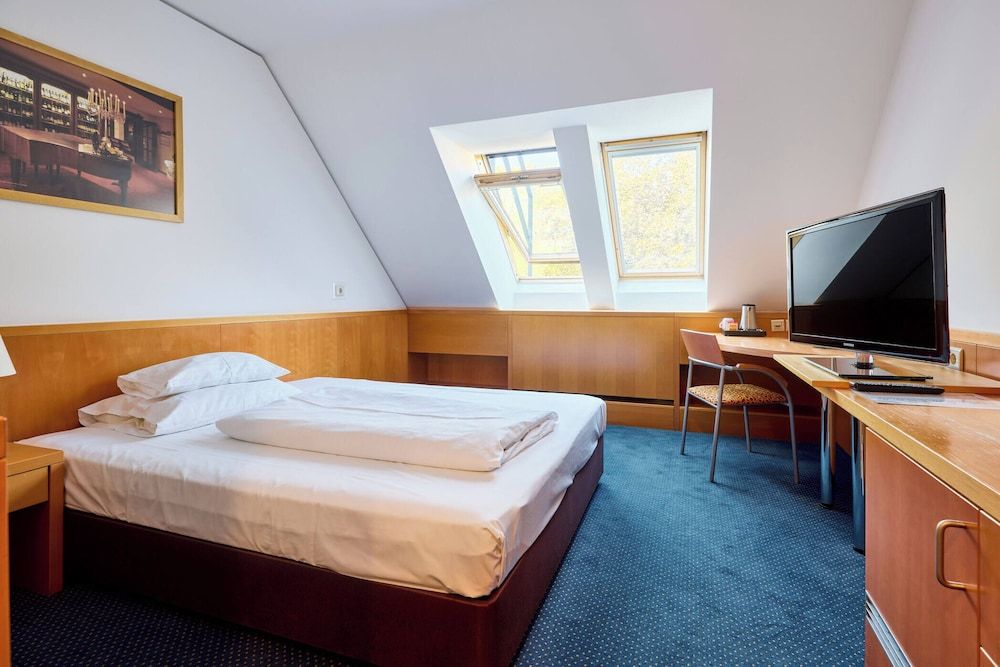 undefined Hotel Strudlhof 2