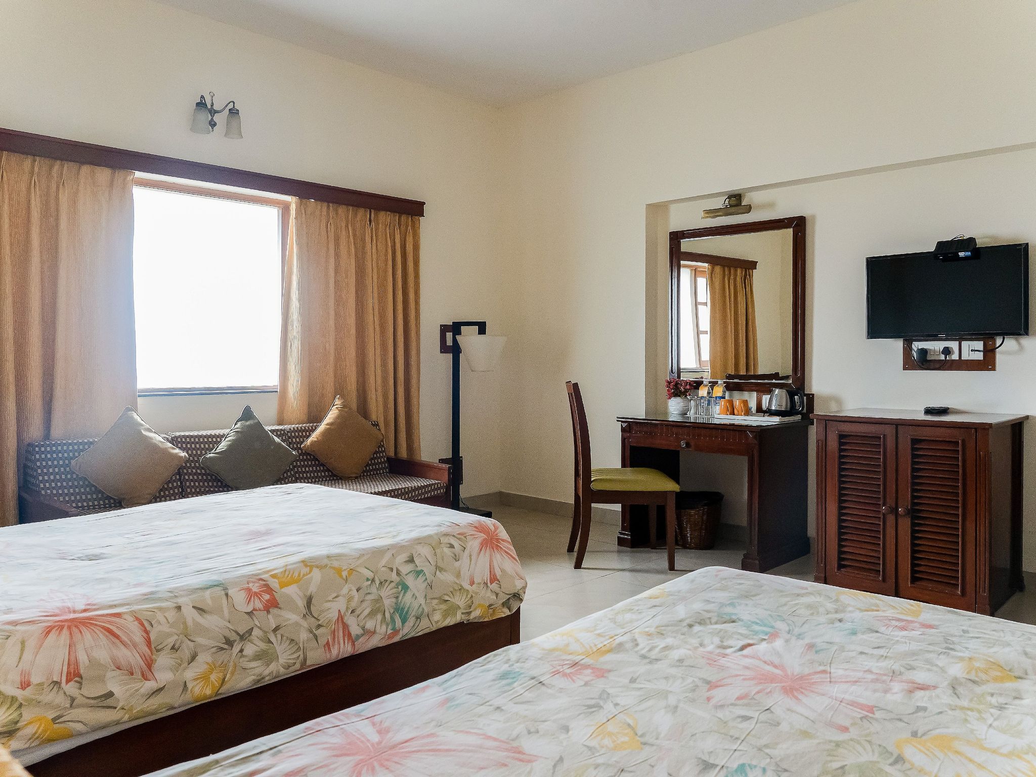 Viva Hotel Deluxe Room Twin Bed 53