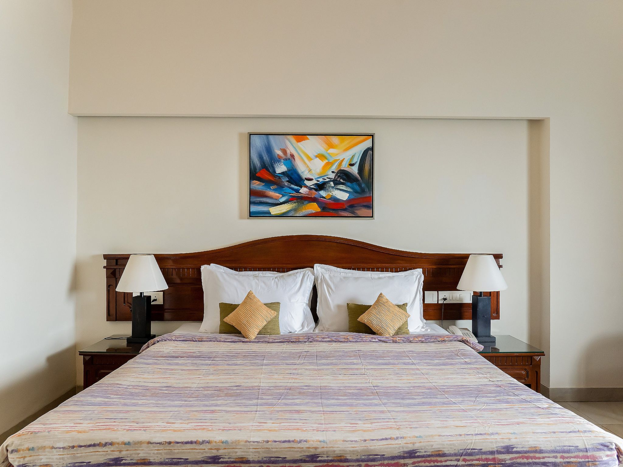 Viva Hotel Deluxe Room King Size Bed 47