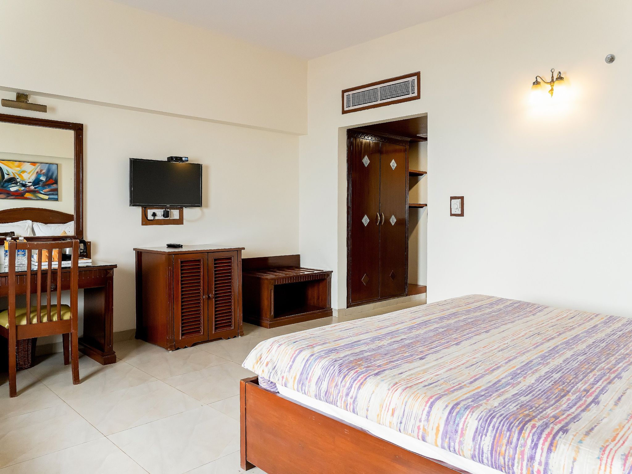 Viva Hotel Deluxe Room King Size Bed 65