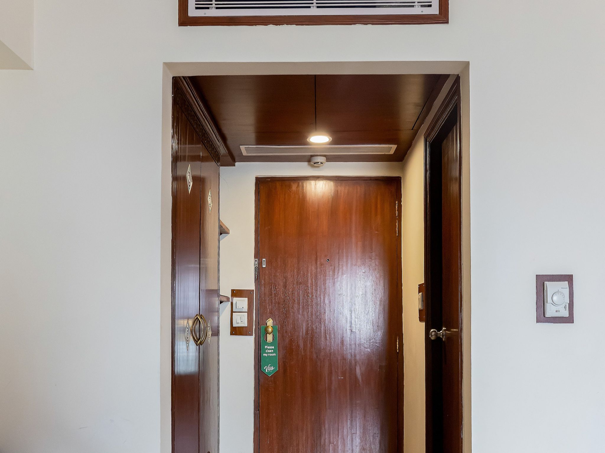 Viva Hotel Deluxe Room King Size Bed 2