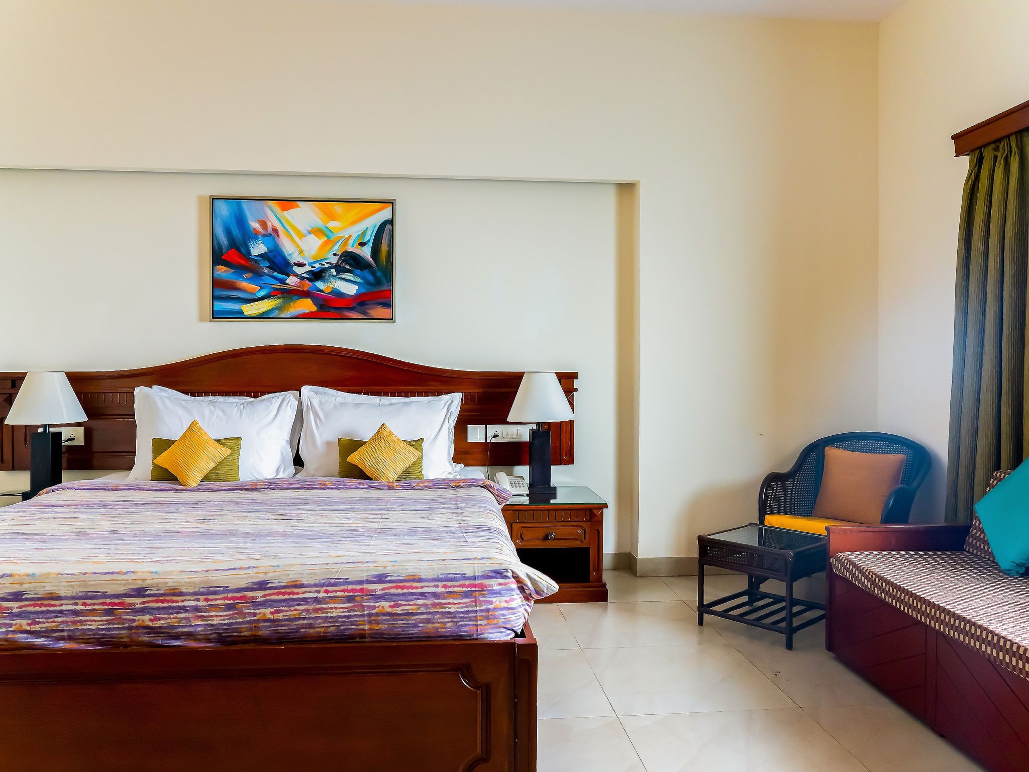 Viva Hotel Deluxe Room King Size Bed 60