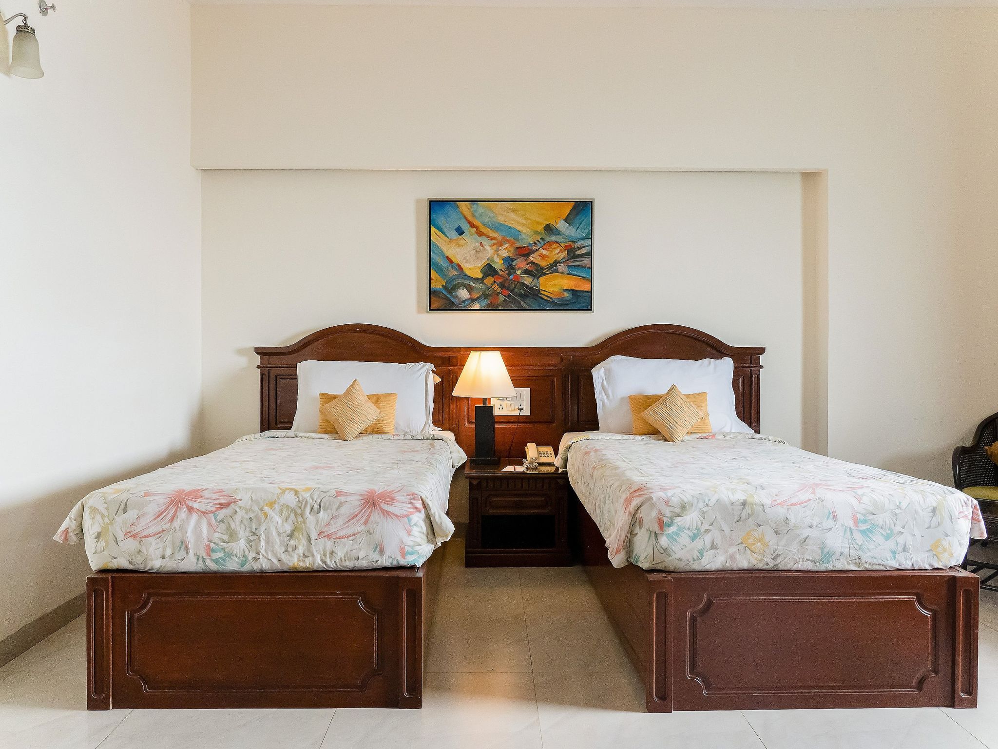 Viva Hotel Deluxe Room Twin Bed 56