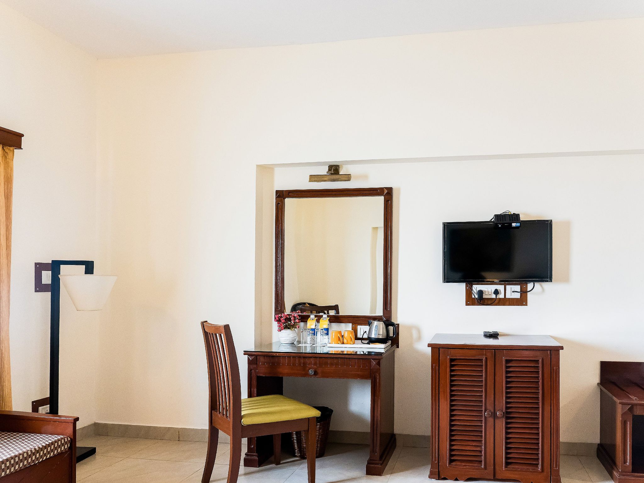 Viva Hotel Deluxe Room Twin Bed 66