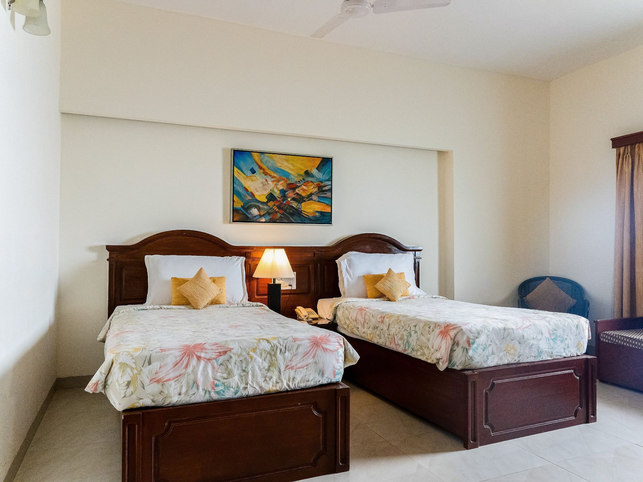 Viva Hotel Deluxe Room Twin Bed 94