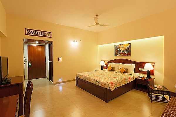 Viva Hotel Deluxe Room King Size Bed 20