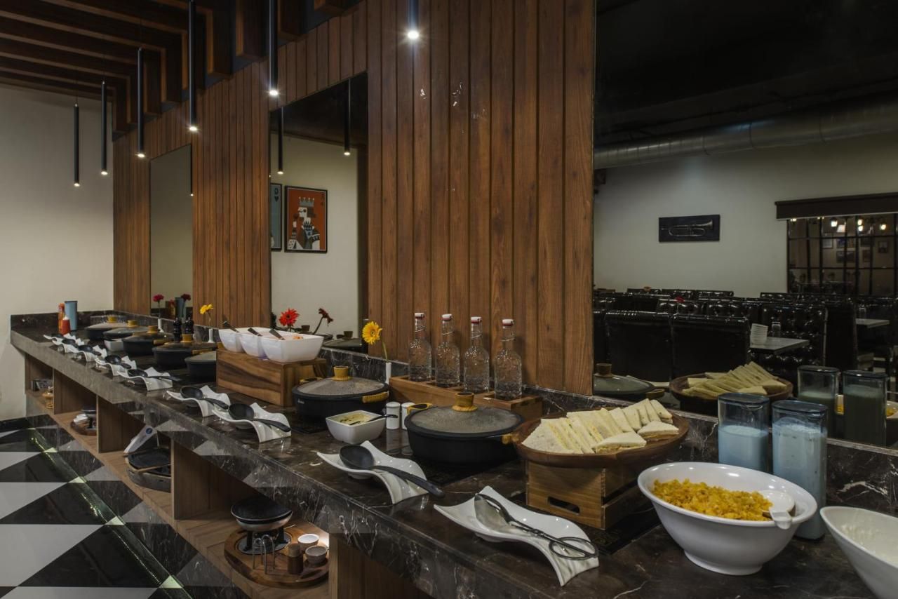 Food & Dining