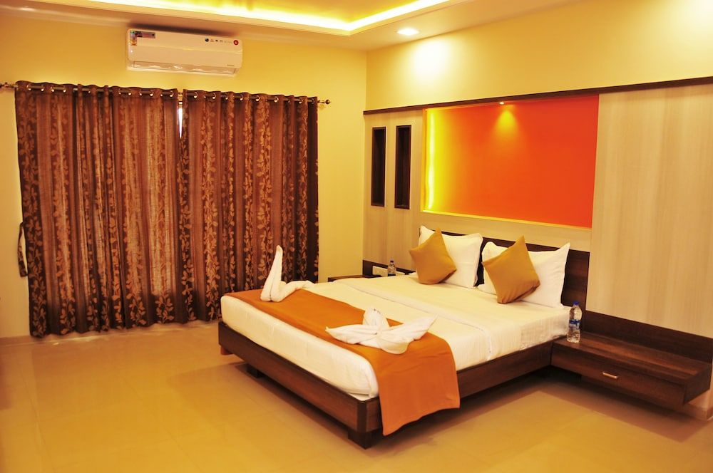 Aakash Hotel Premier Suite, 1 King Bed, Smoking, City View 5