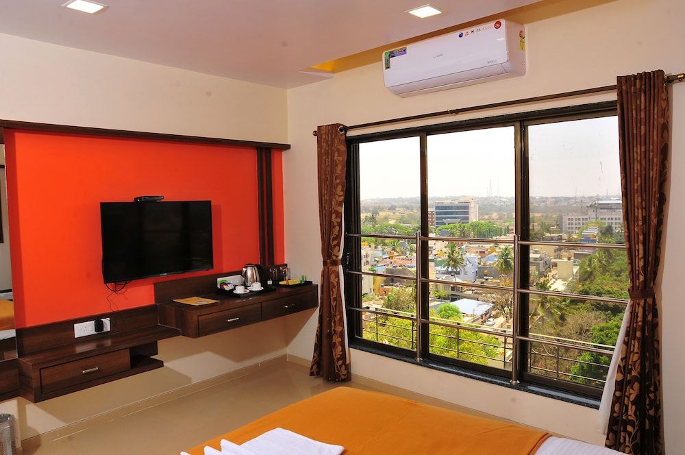 Aakash Hotel Premier Suite, 1 King Bed, Smoking, City View 6