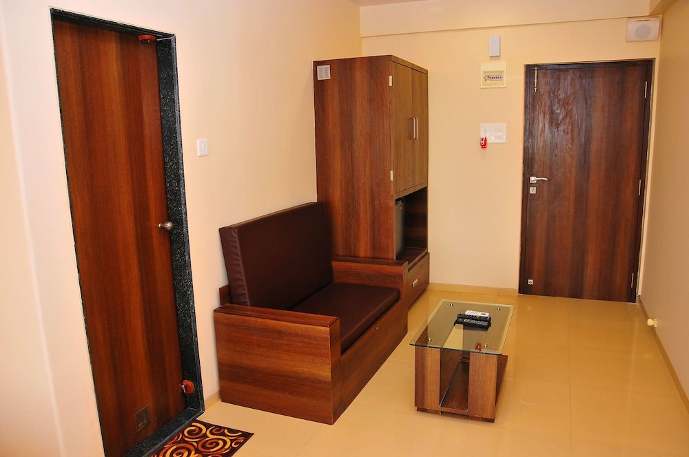 Aakash Hotel Premier Suite, 1 King Bed, Smoking, City View 7