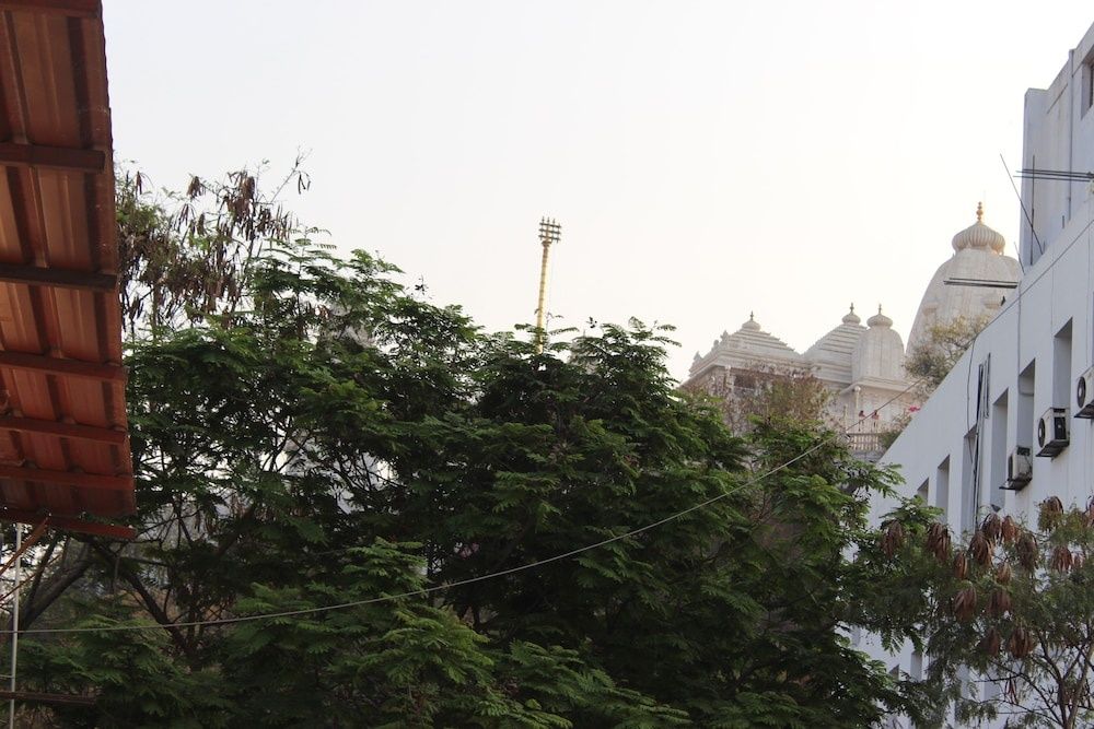 undefined Deccan Comforts 6