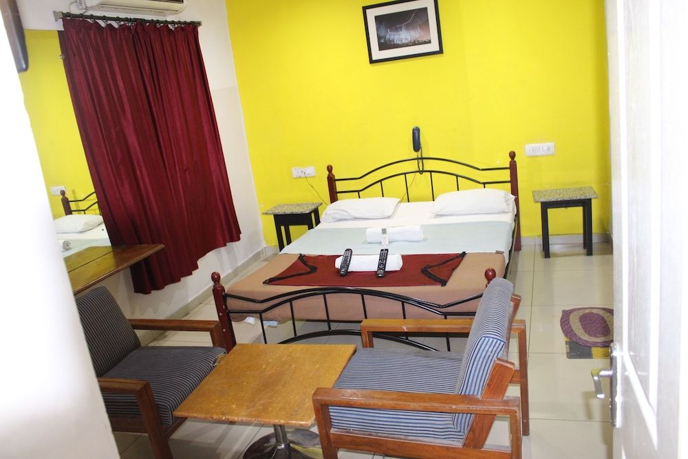 Deccan Comforts Deluxe Triple Room (Non AC)
