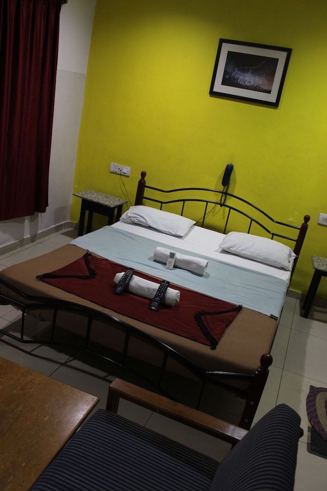 Deccan Comforts Deluxe Triple Room (Non AC) 3