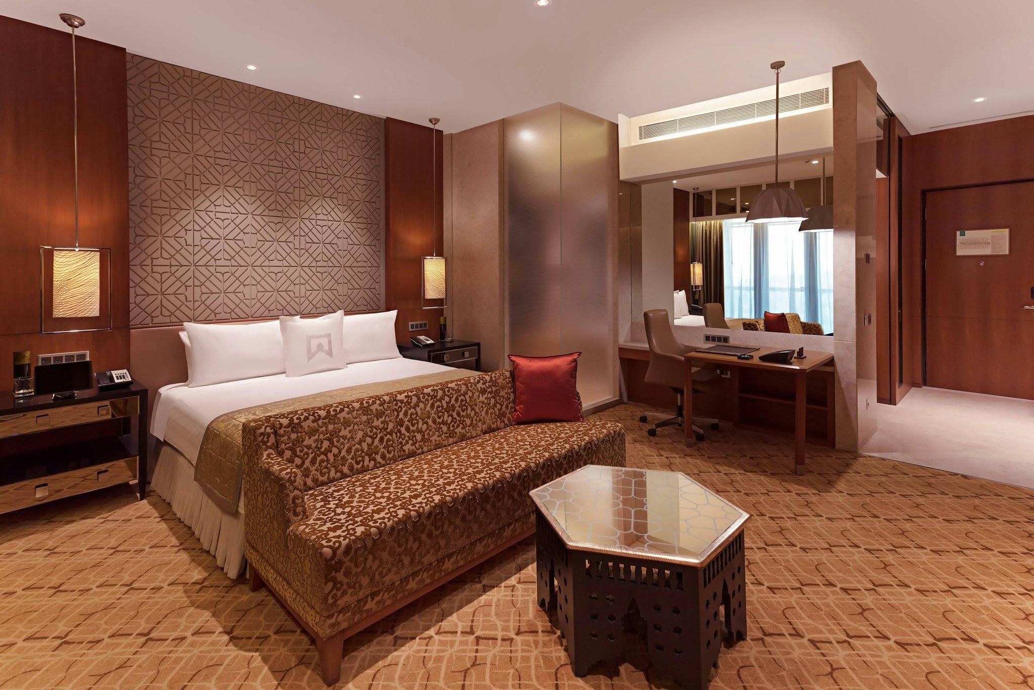 Towers, Club lounge access, Guest room, 1 Queen, City view