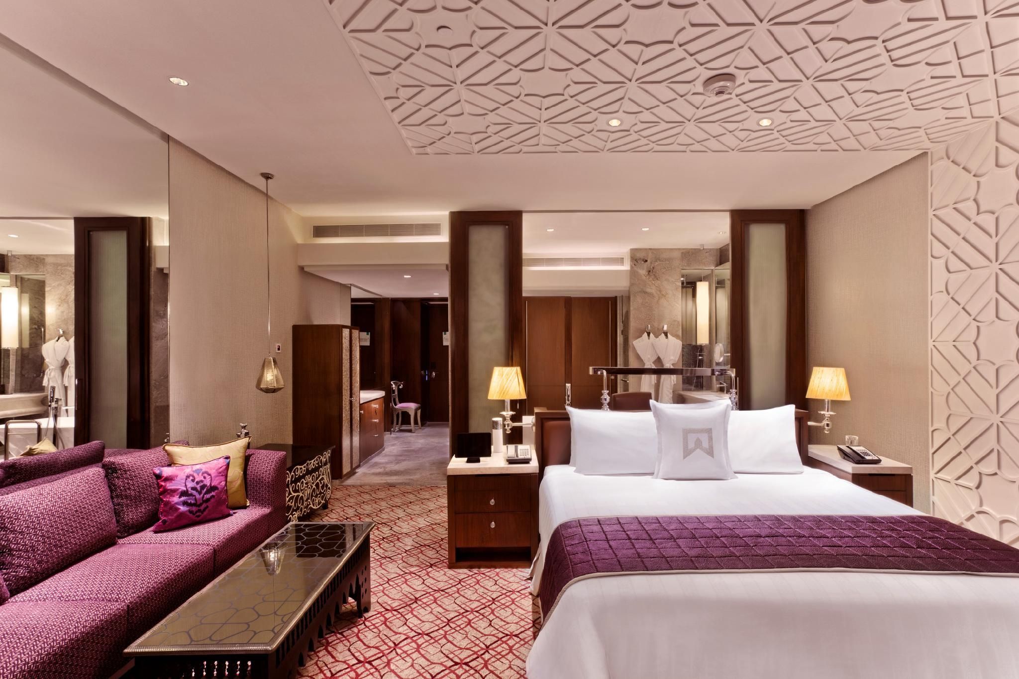 ITC One Exclusive, Club lounge access, Guest room, 1 King, Lake view, Balcony