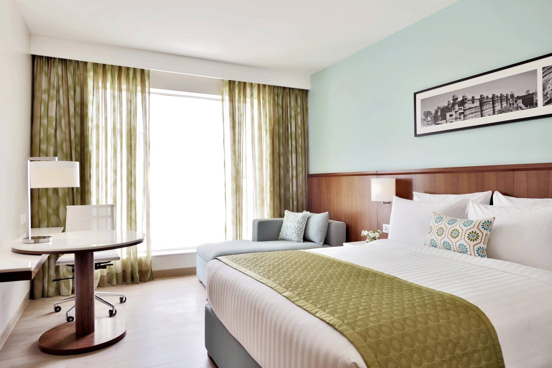 Queen Premium Guest Room