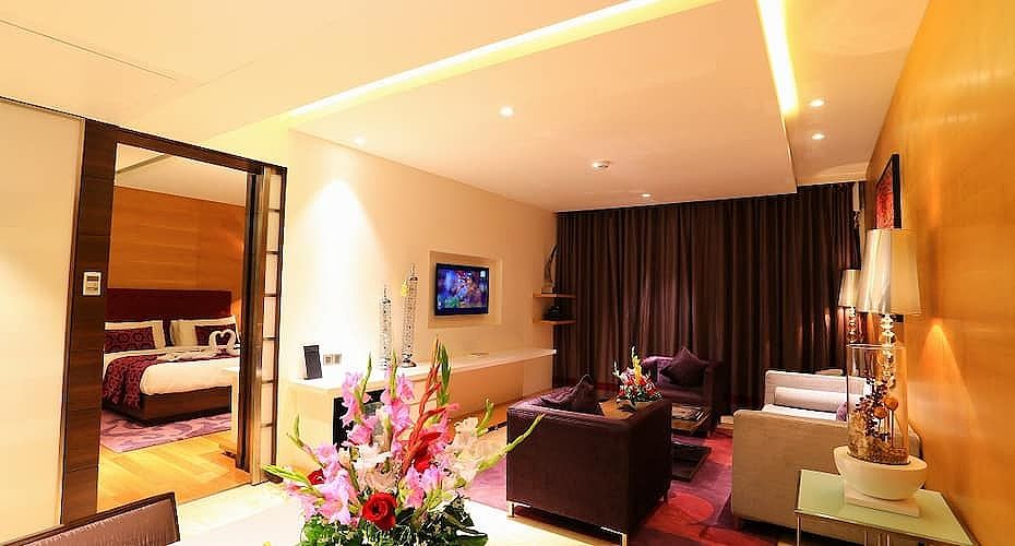 Landmark Hotel Deluxe Room 4