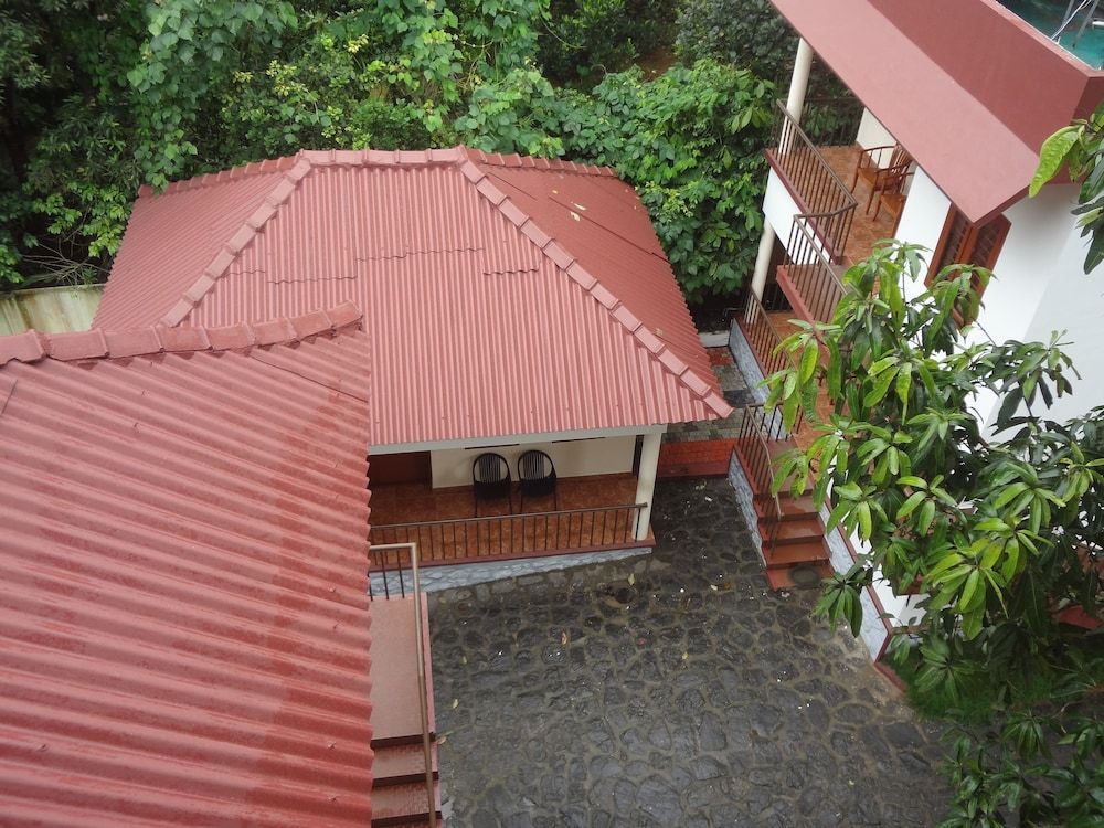 Hotel Seasons Thekkady