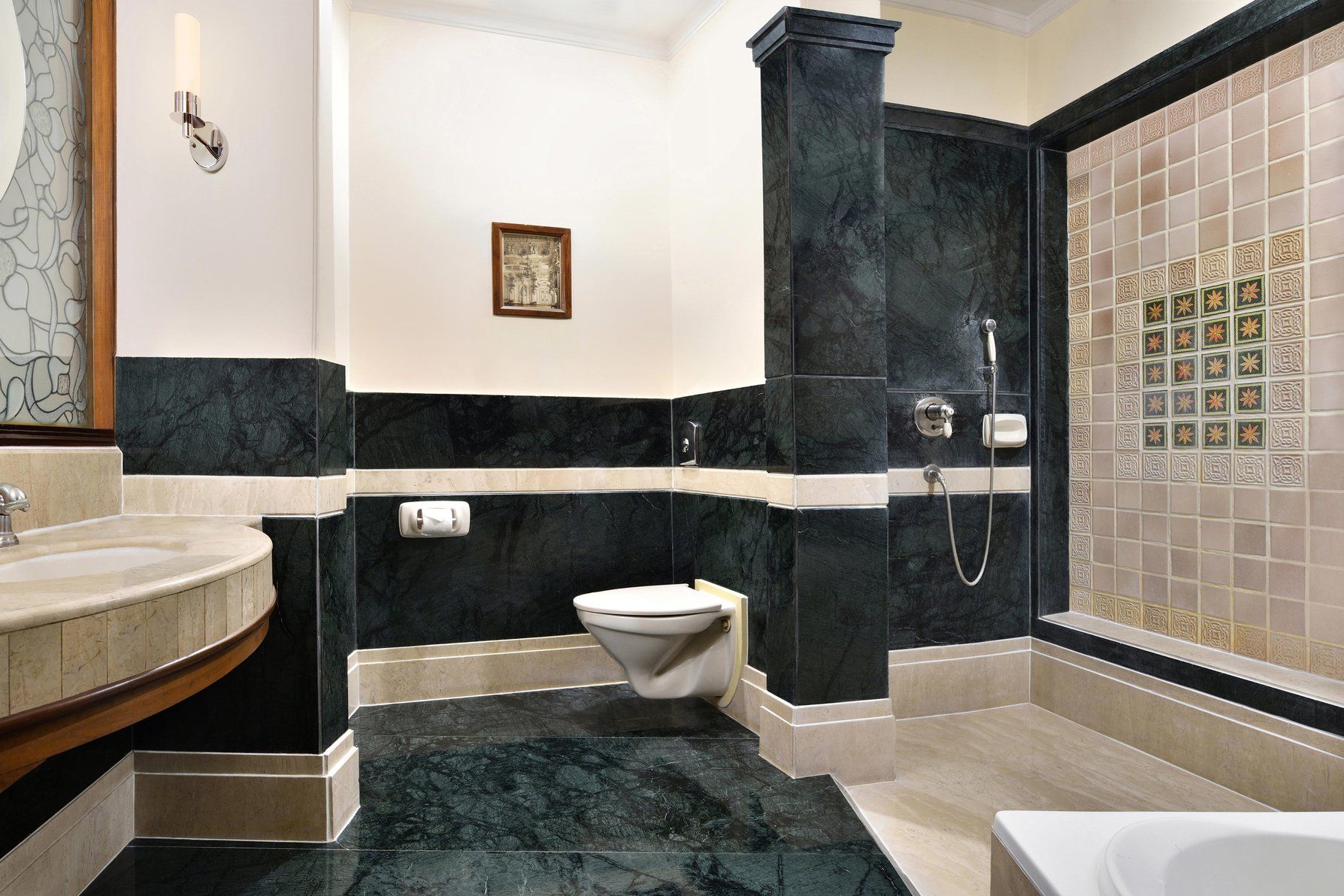 Twin Deluxe Guest Bathroom – Walk-In Shower
