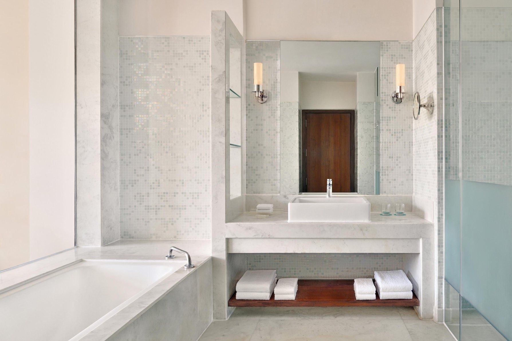 Twin Premium Guest Bathroom – Separate Shower & Tu