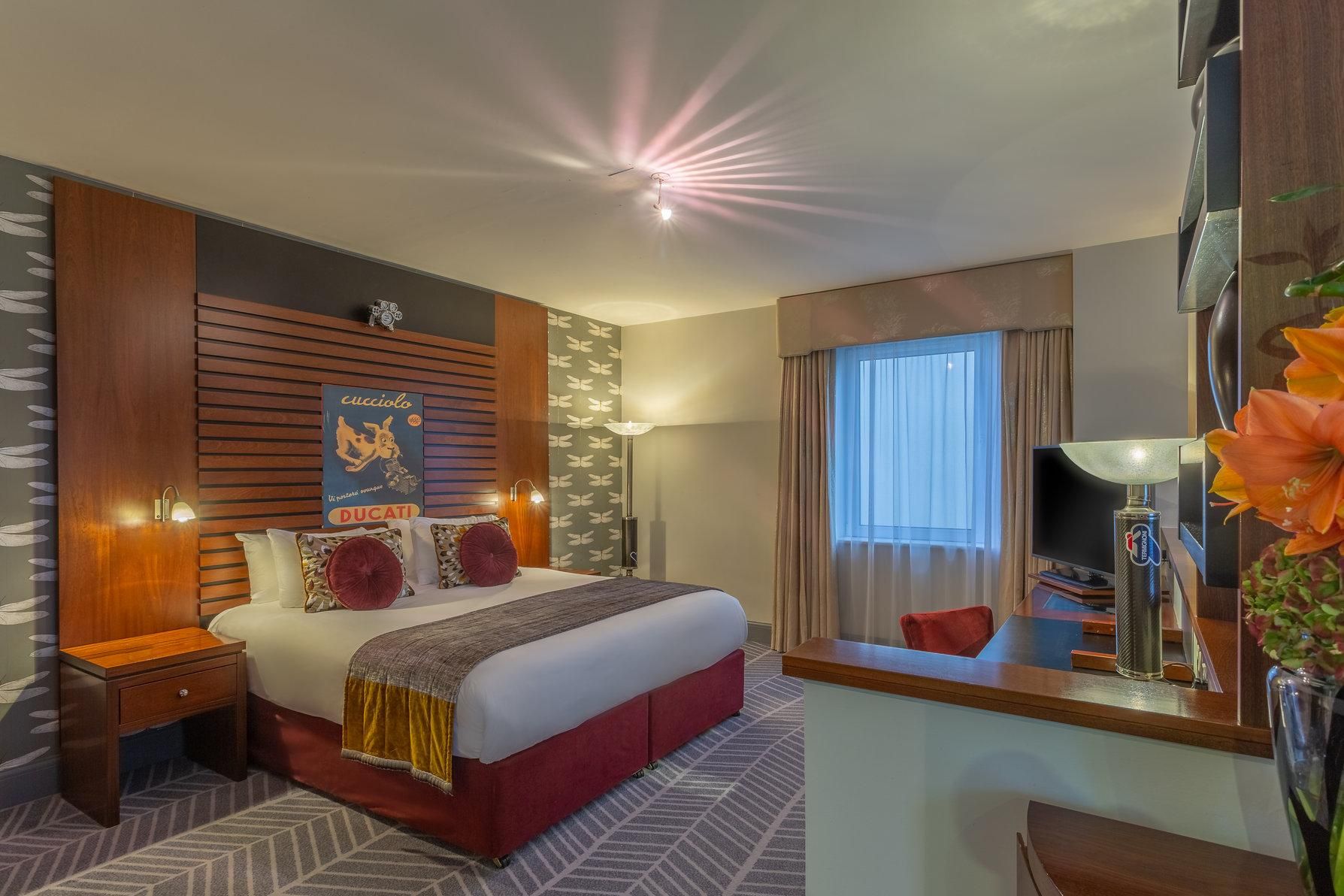 1 King Junior Suite Park View
