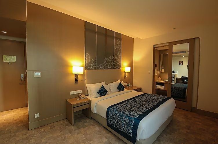 1 King Bed, Suite, Non-Smoking