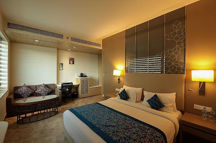 1 King Bed, Suite, Non-Smoking